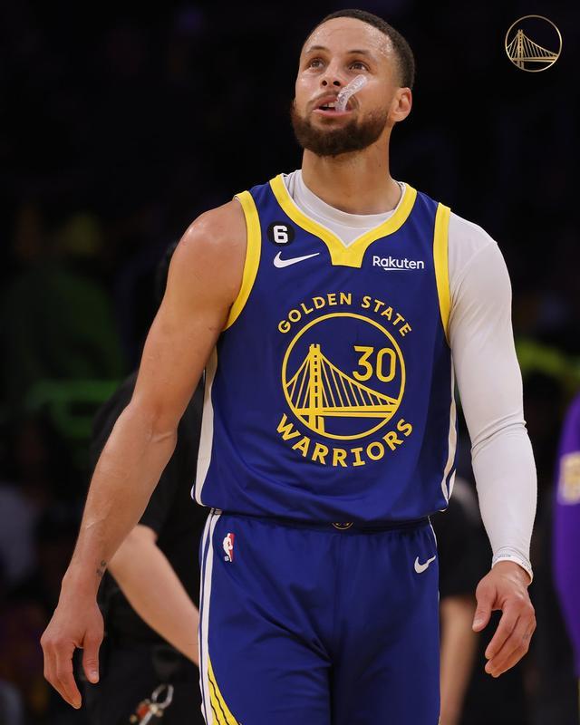 曾与主教练 曾与主教练